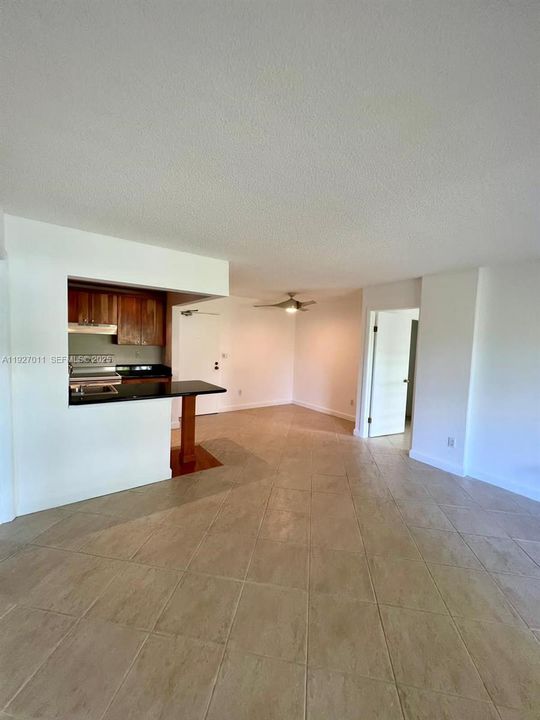 For Rent: $2,900 (2 beds, 2 baths, 966 Square Feet)