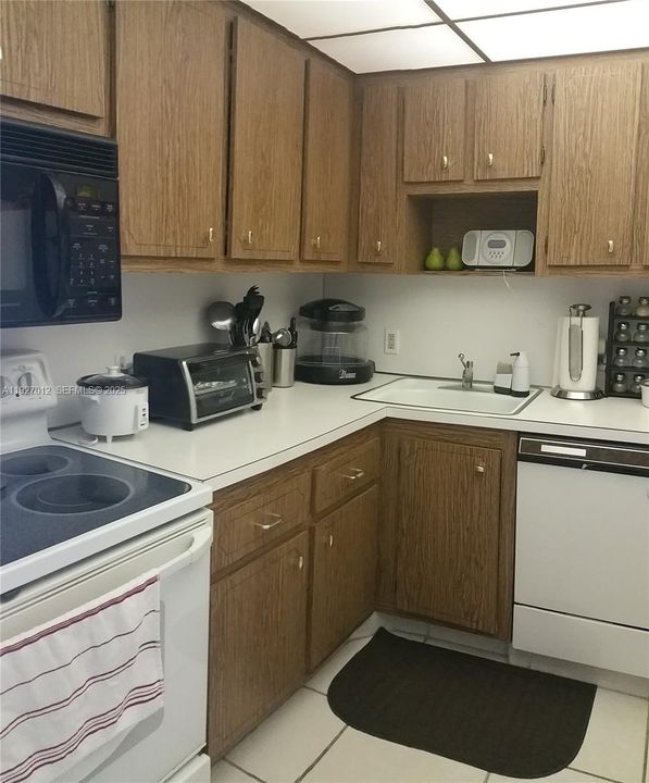 For Sale: $239,000 (1 beds, 1 baths, 755 Square Feet)