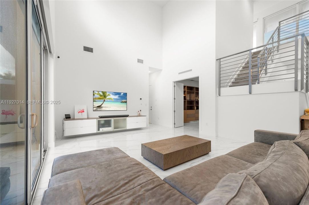 For Rent: $13,500 (5 beds, 5 baths, 4628 Square Feet)