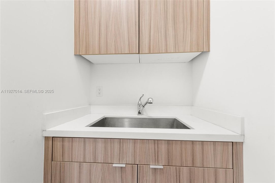 For Rent: $13,500 (5 beds, 5 baths, 4628 Square Feet)