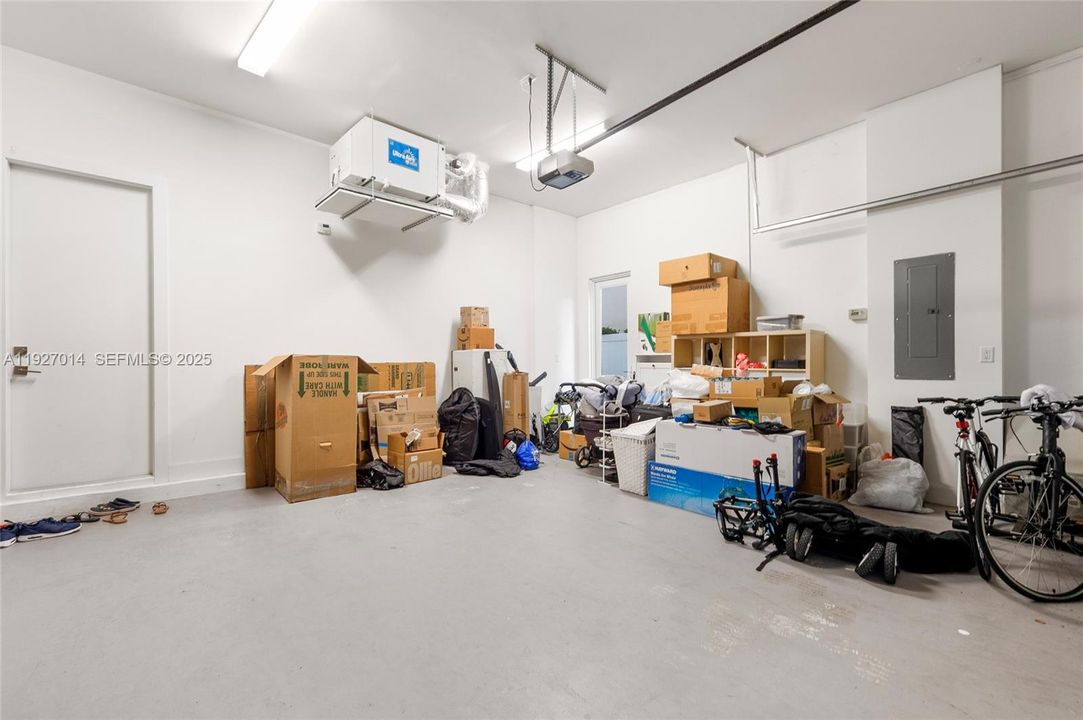 For Rent: $13,500 (5 beds, 5 baths, 4628 Square Feet)