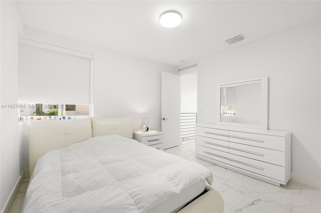 For Rent: $13,500 (5 beds, 5 baths, 4628 Square Feet)