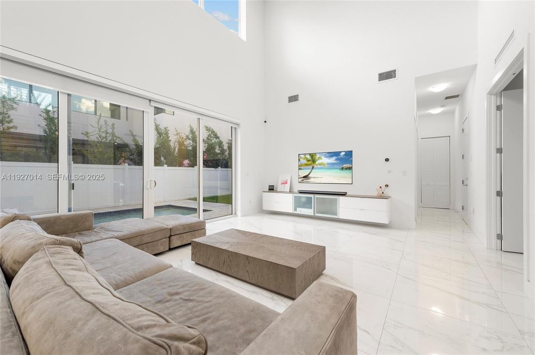 For Rent: $13,500 (5 beds, 5 baths, 4628 Square Feet)