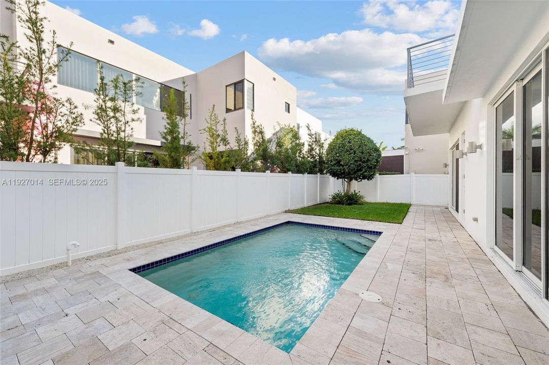 For Rent: $13,500 (5 beds, 5 baths, 4628 Square Feet)