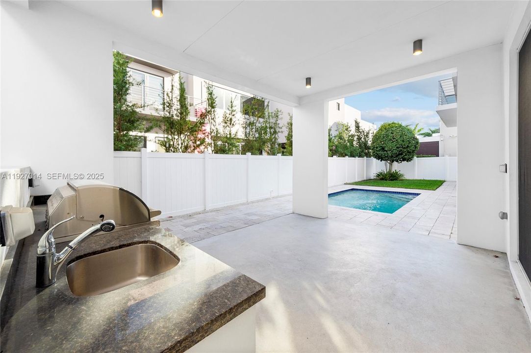 For Rent: $13,500 (5 beds, 5 baths, 4628 Square Feet)