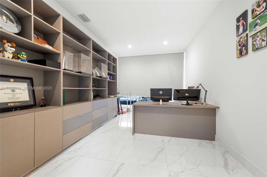 For Rent: $13,500 (5 beds, 5 baths, 4628 Square Feet)