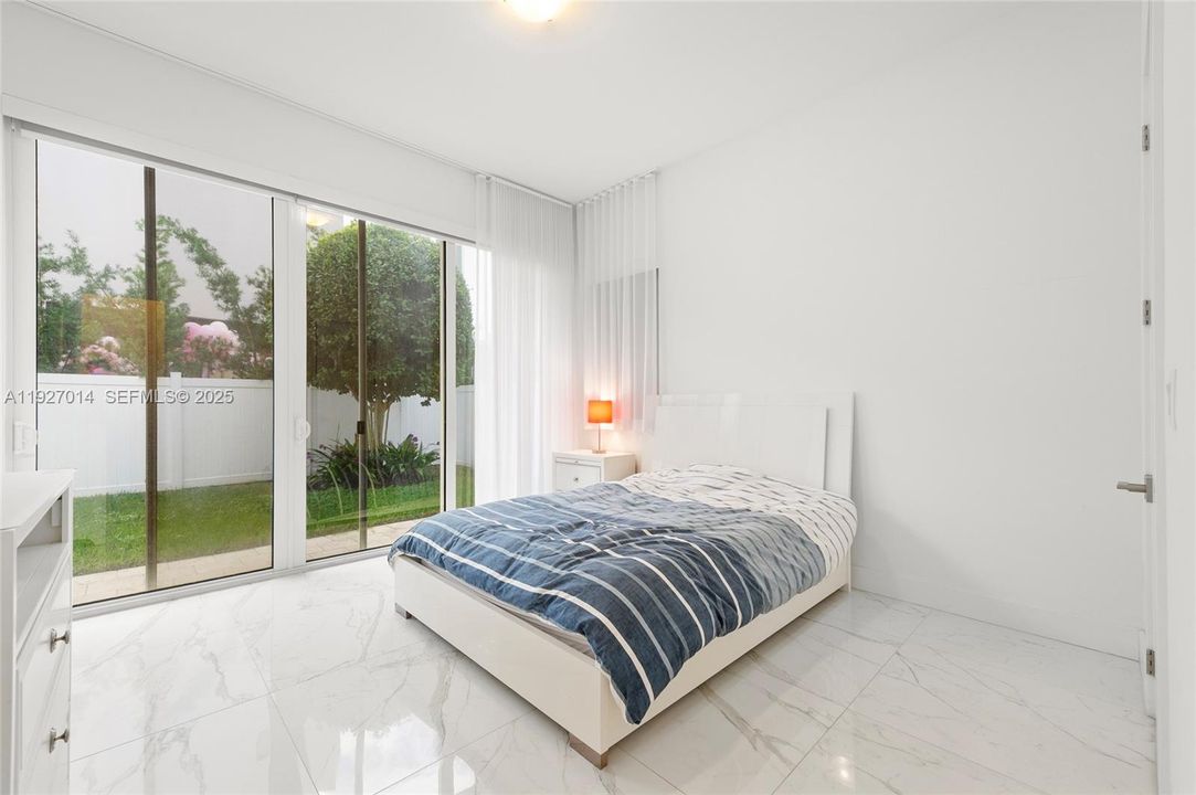 For Rent: $13,500 (5 beds, 5 baths, 4628 Square Feet)