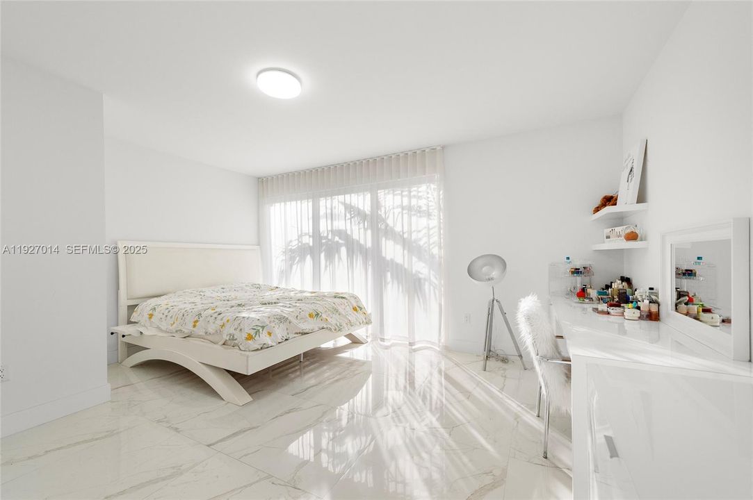 For Rent: $13,500 (5 beds, 5 baths, 4628 Square Feet)