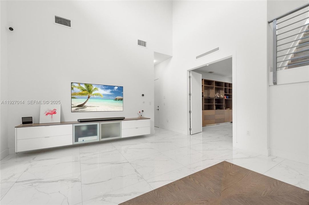 For Rent: $13,500 (5 beds, 5 baths, 4628 Square Feet)