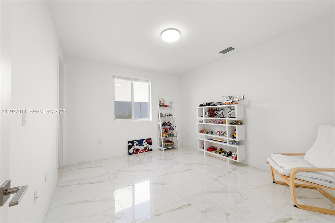 For Rent: $13,500 (5 beds, 5 baths, 4628 Square Feet)