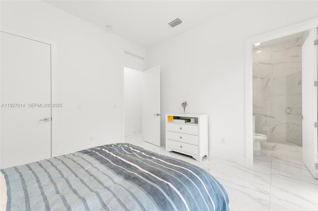 For Rent: $13,500 (5 beds, 5 baths, 4628 Square Feet)