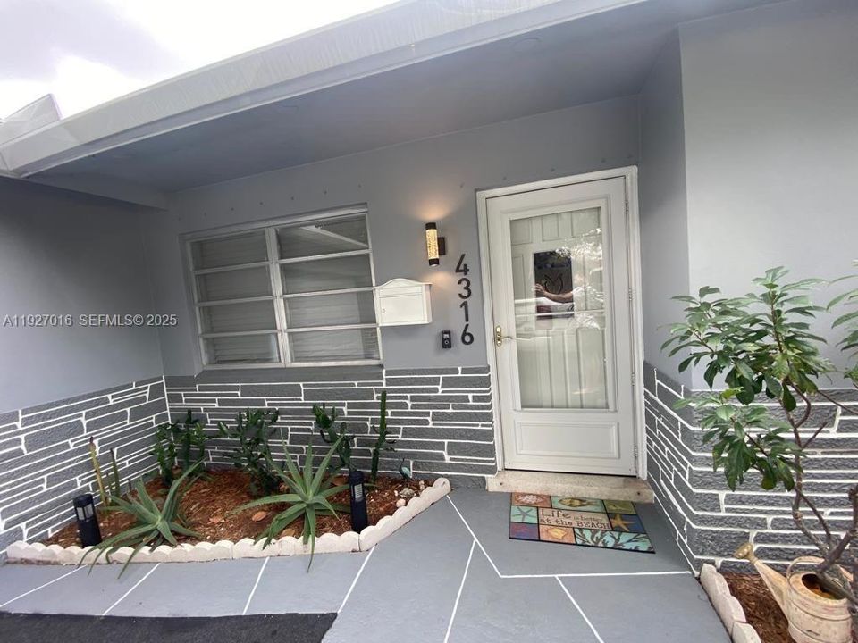 For Sale: $679,000 (3 beds, 2 baths, 1580 Square Feet)