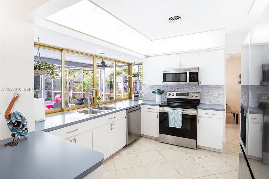 For Sale: $679,000 (3 beds, 2 baths, 1580 Square Feet)