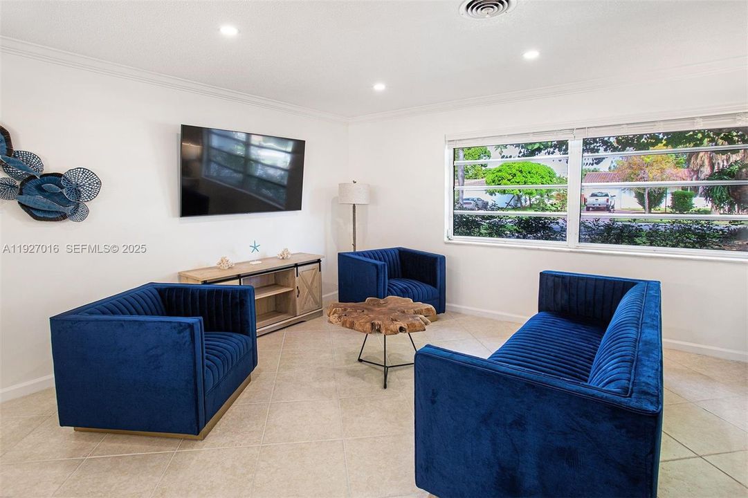 For Sale: $679,000 (3 beds, 2 baths, 1580 Square Feet)