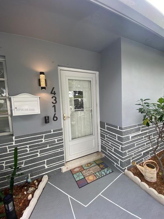 For Sale: $679,000 (3 beds, 2 baths, 1580 Square Feet)