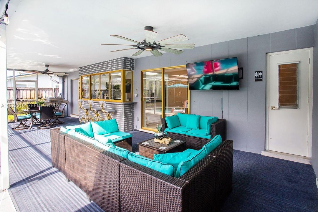 For Sale: $679,000 (3 beds, 2 baths, 1580 Square Feet)