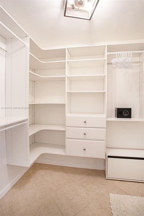 For Sale: $679,000 (3 beds, 2 baths, 1580 Square Feet)