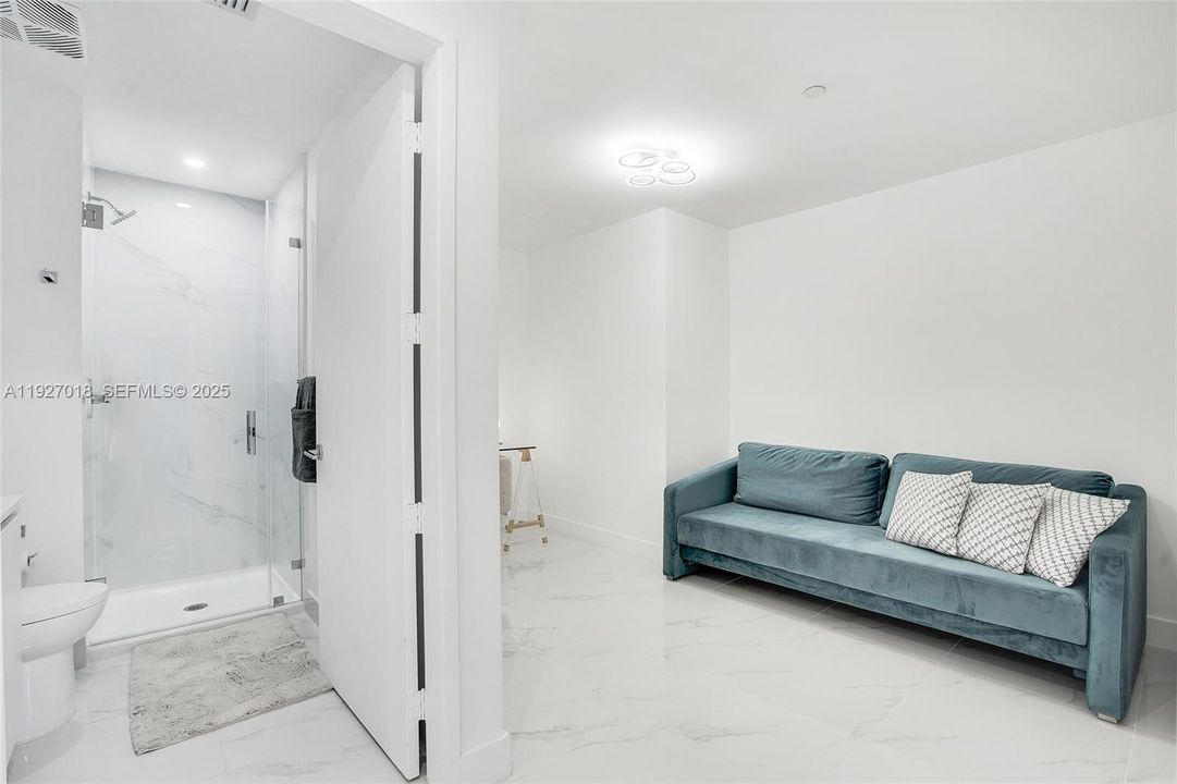 For Rent: $12,000 (3 beds, 3 baths, 1542 Square Feet)