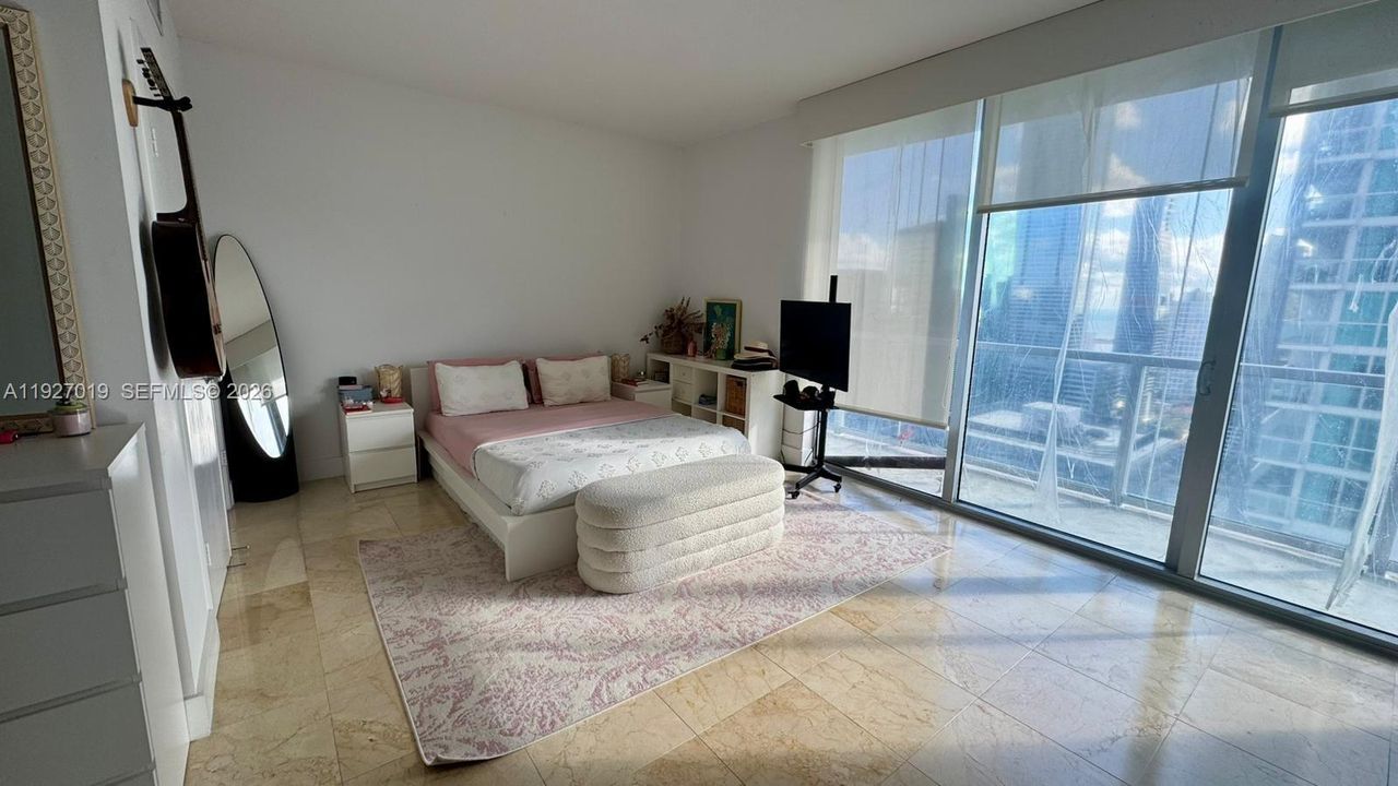 For Rent: $2,400 (0 beds, 1 baths, 601 Square Feet)