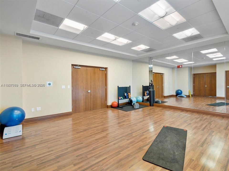 For Rent: $2,400 (0 beds, 1 baths, 601 Square Feet)