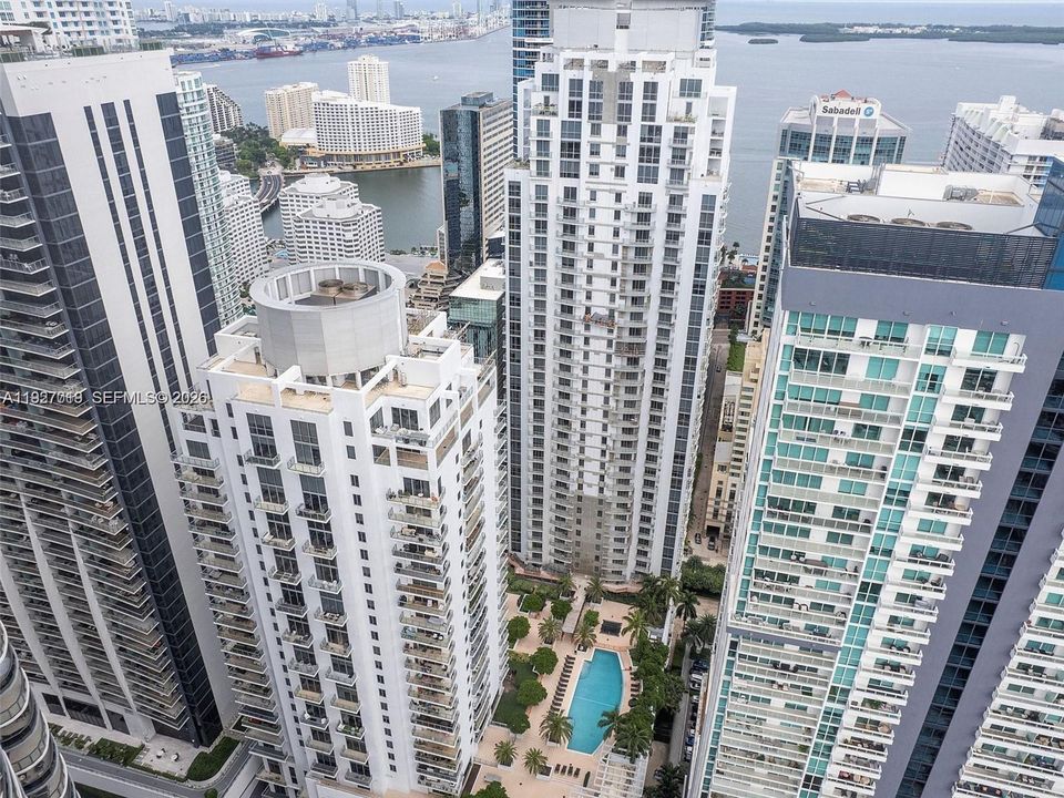 For Rent: $2,400 (0 beds, 1 baths, 601 Square Feet)