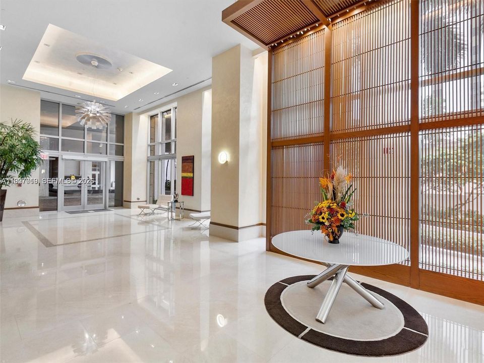 For Rent: $2,400 (0 beds, 1 baths, 601 Square Feet)