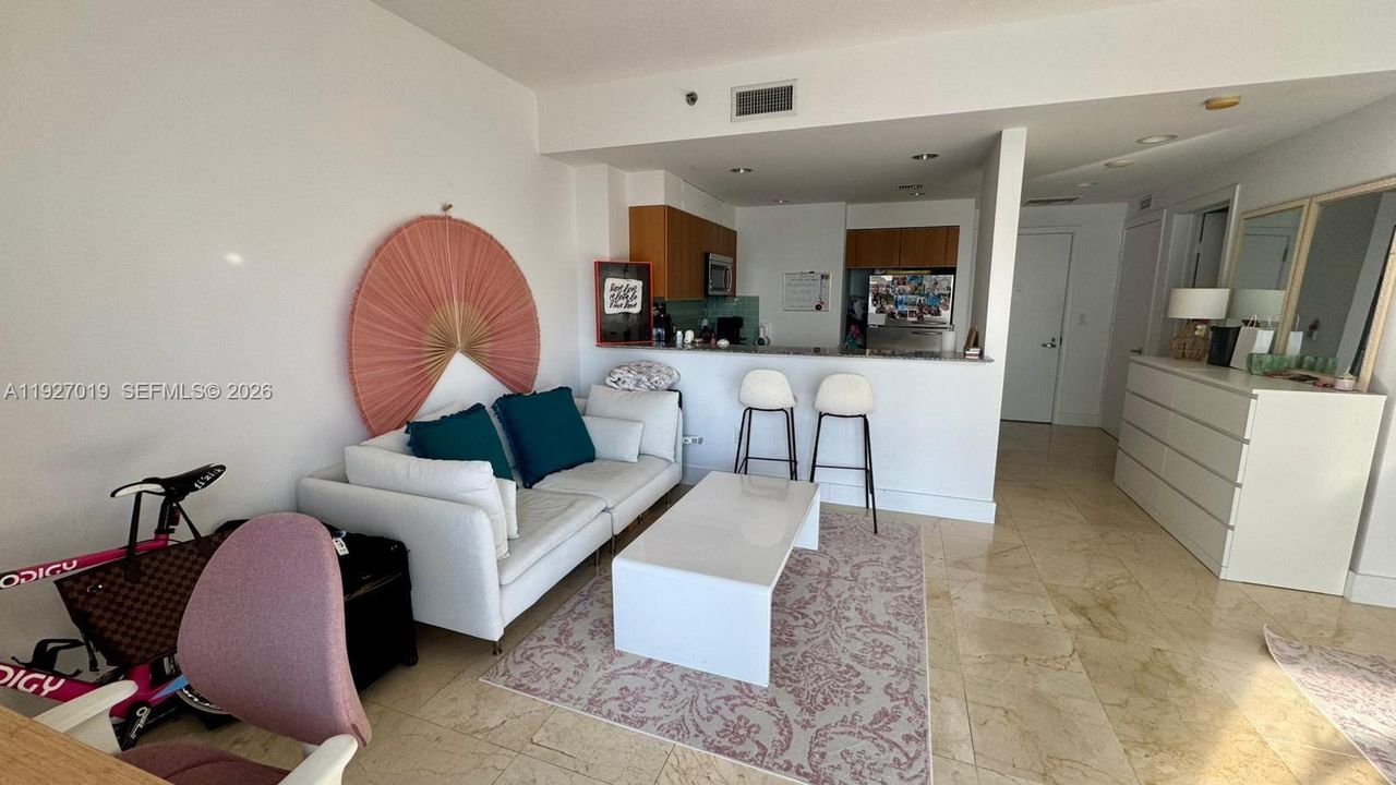 For Rent: $2,400 (0 beds, 1 baths, 601 Square Feet)