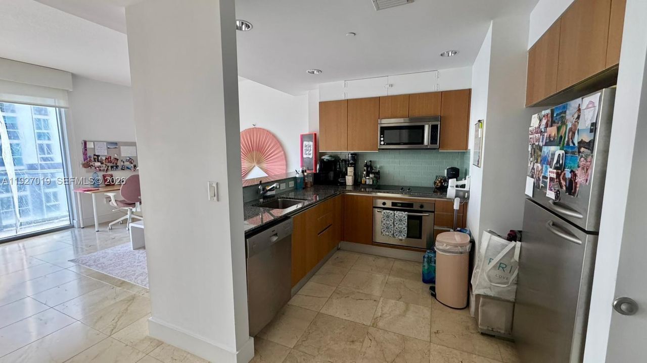 For Rent: $2,400 (0 beds, 1 baths, 601 Square Feet)