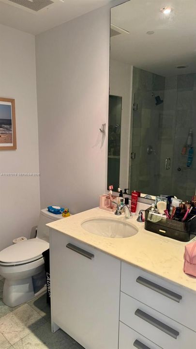 For Rent: $2,400 (0 beds, 1 baths, 601 Square Feet)