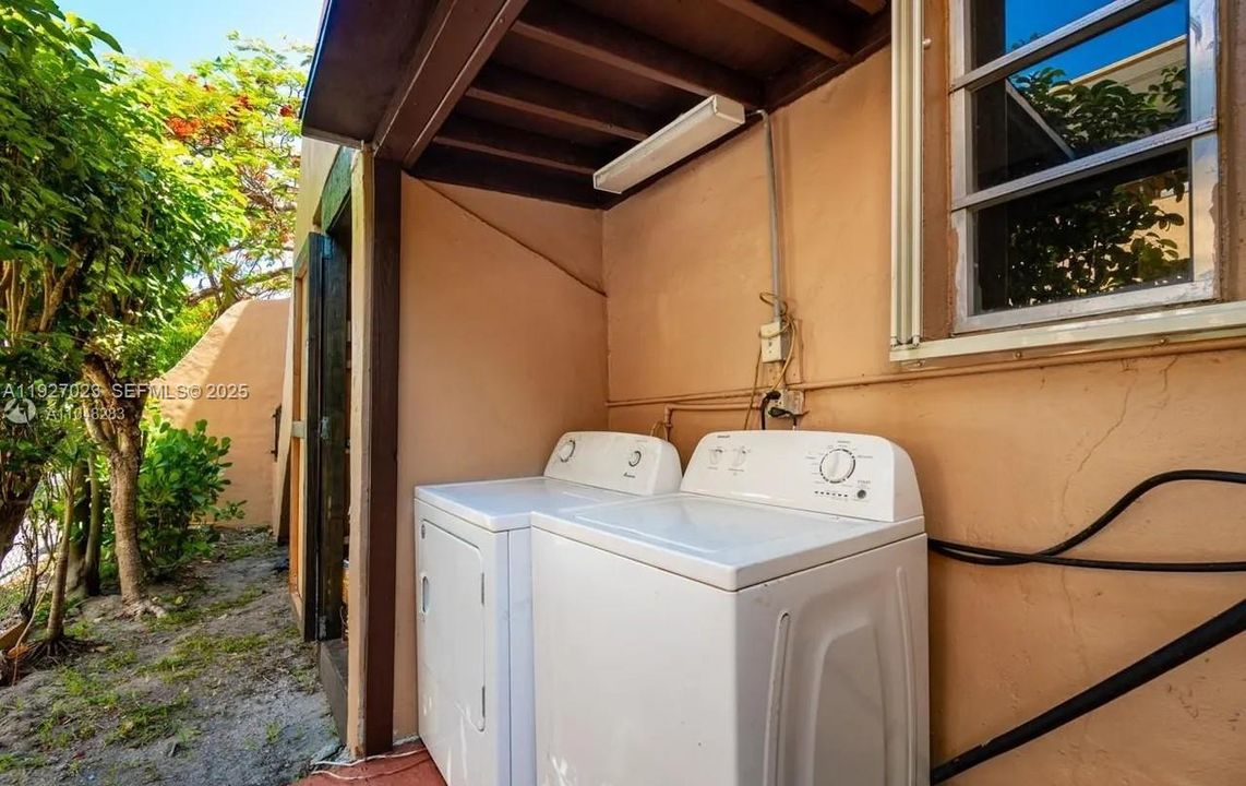 待售: $1,200,000 (0 贝兹, 0 浴室, 1960 平方英尺)