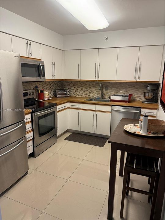 For Sale: $375,000 (2 beds, 2 baths, 1091 Square Feet)