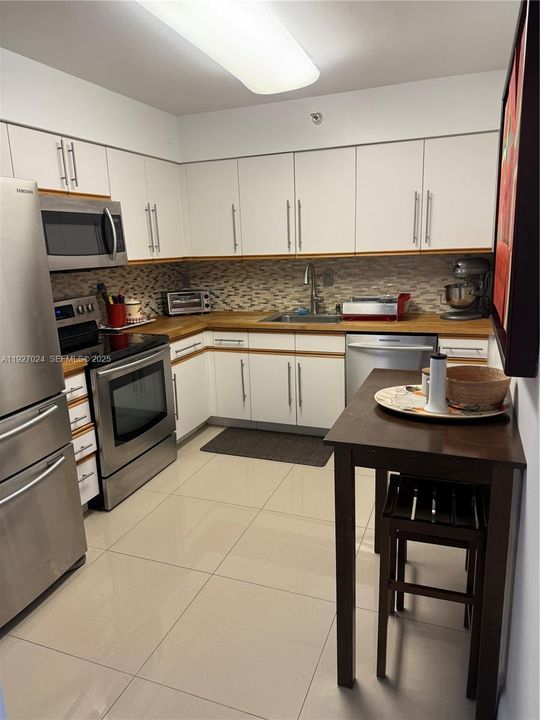 For Sale: $375,000 (2 beds, 2 baths, 1091 Square Feet)