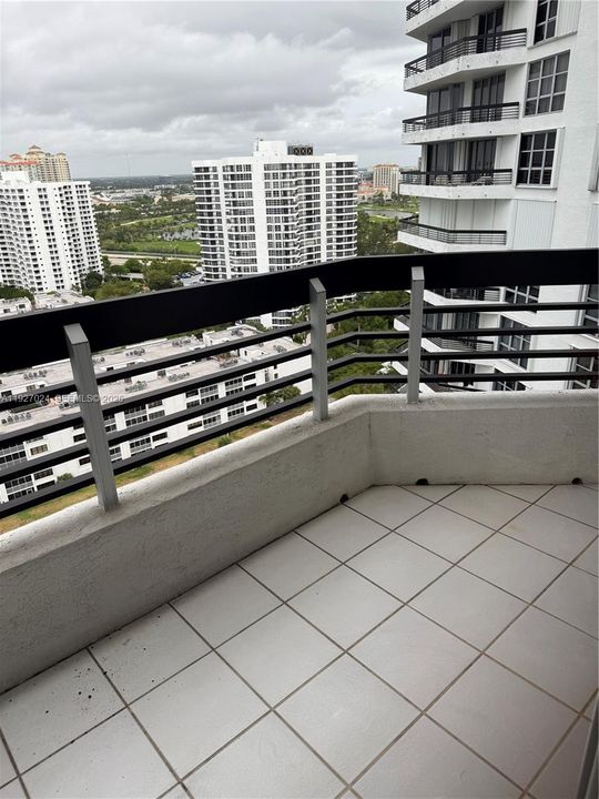 For Sale: $375,000 (2 beds, 2 baths, 1091 Square Feet)