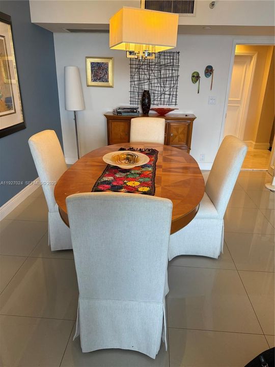 For Sale: $375,000 (2 beds, 2 baths, 1091 Square Feet)