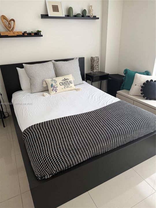 For Sale: $375,000 (2 beds, 2 baths, 1091 Square Feet)