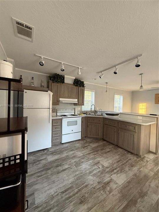 For Rent: $1,650 (2 beds, 2 baths, 960 Square Feet)