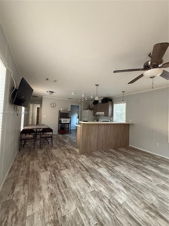 For Rent: $1,650 (2 beds, 2 baths, 960 Square Feet)