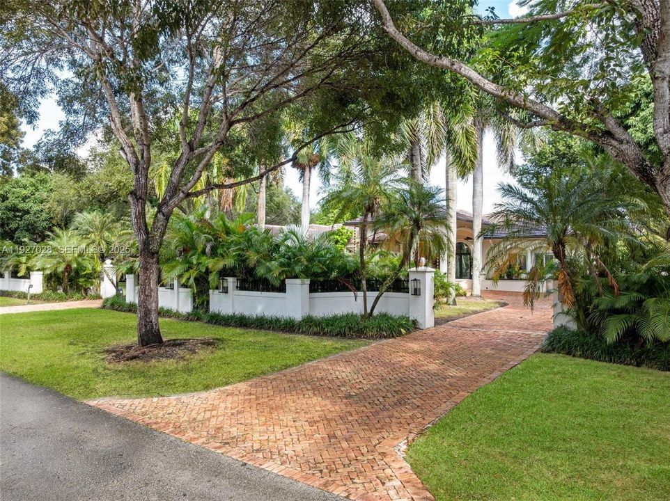 For Sale: $5,800,000 (5 beds, 4 baths, 4838 Square Feet)