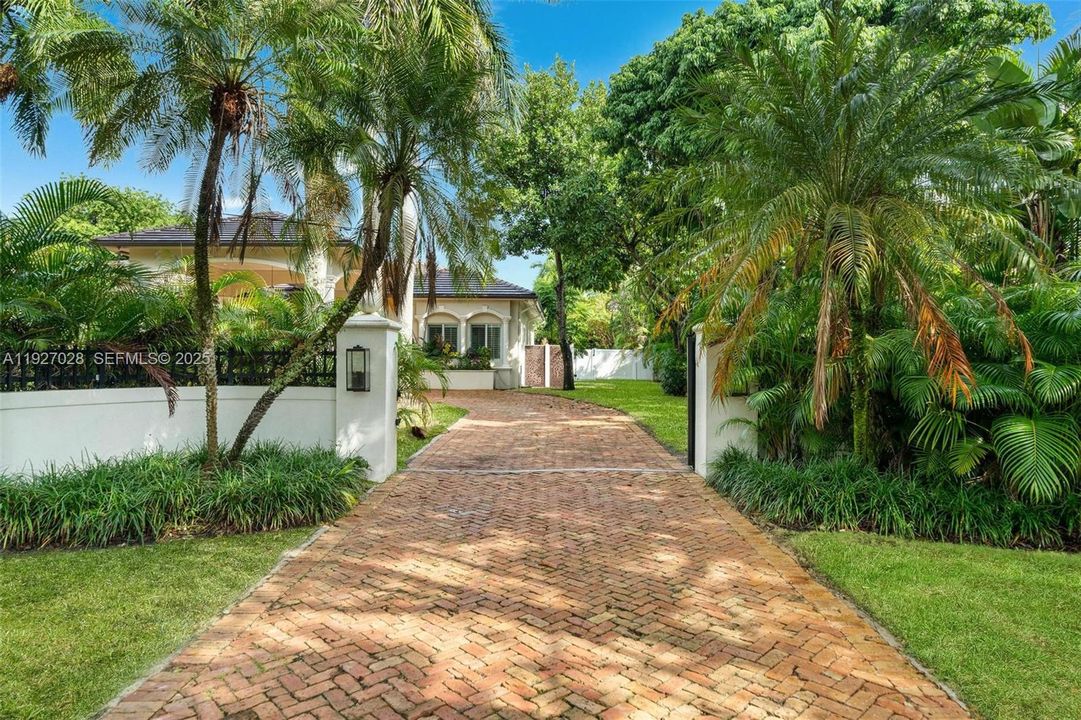 For Sale: $5,800,000 (5 beds, 4 baths, 4838 Square Feet)