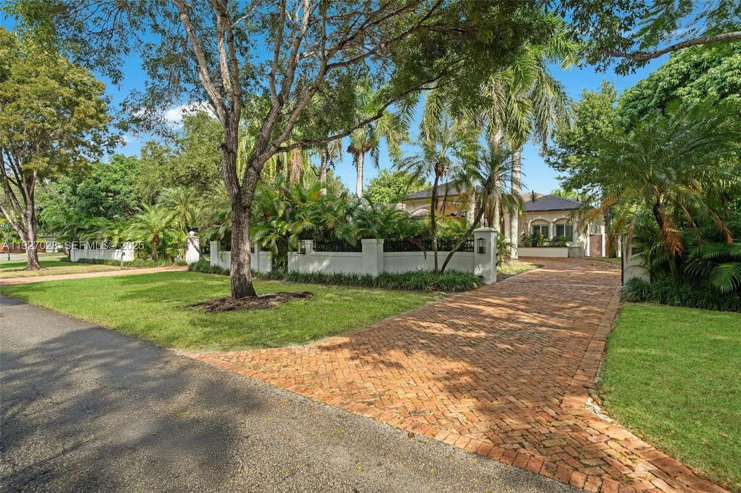 For Sale: $5,800,000 (5 beds, 4 baths, 4838 Square Feet)