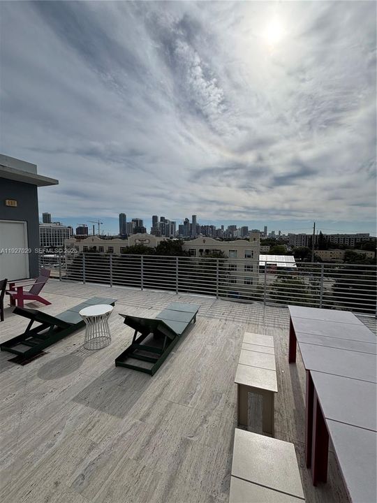 待售: $999,000 (2 贝兹, 2 浴室, 1500 平方英尺)