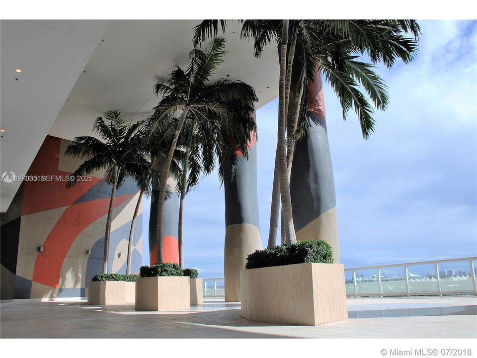 待售: $349,000 (0 贝兹, 1 浴室, 567 平方英尺)