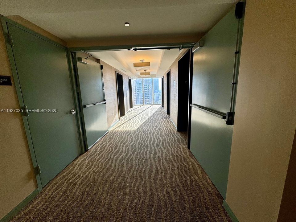 待售: $349,000 (0 贝兹, 1 浴室, 567 平方英尺)