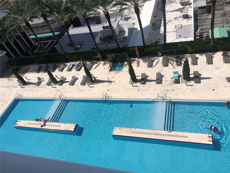 待售: $349,000 (0 贝兹, 1 浴室, 567 平方英尺)