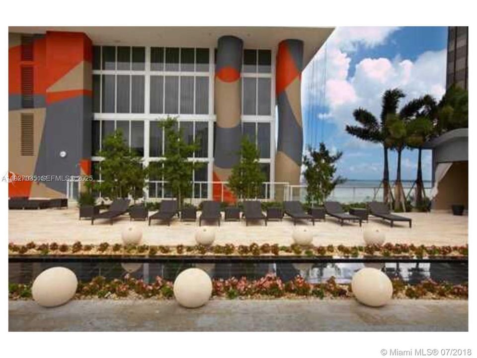 待售: $349,000 (0 贝兹, 1 浴室, 567 平方英尺)