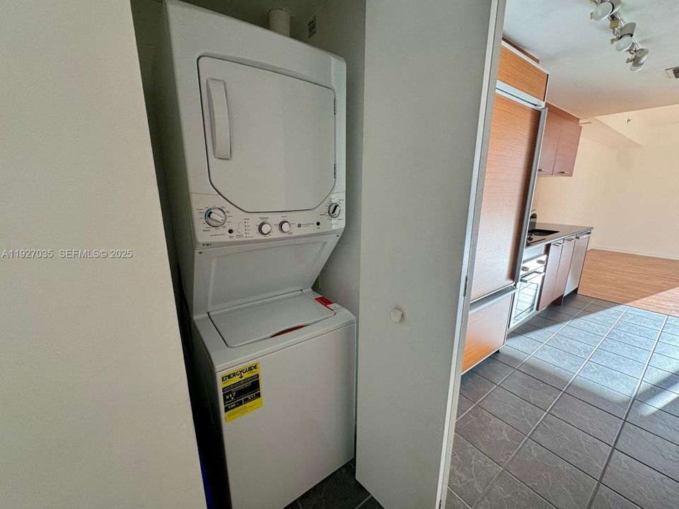 待售: $349,000 (0 贝兹, 1 浴室, 567 平方英尺)