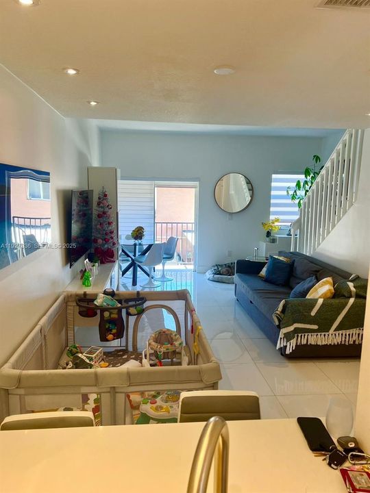 В аренду: $2,750 (2 спален, 2 ванн, 1200 Квадратных фут)