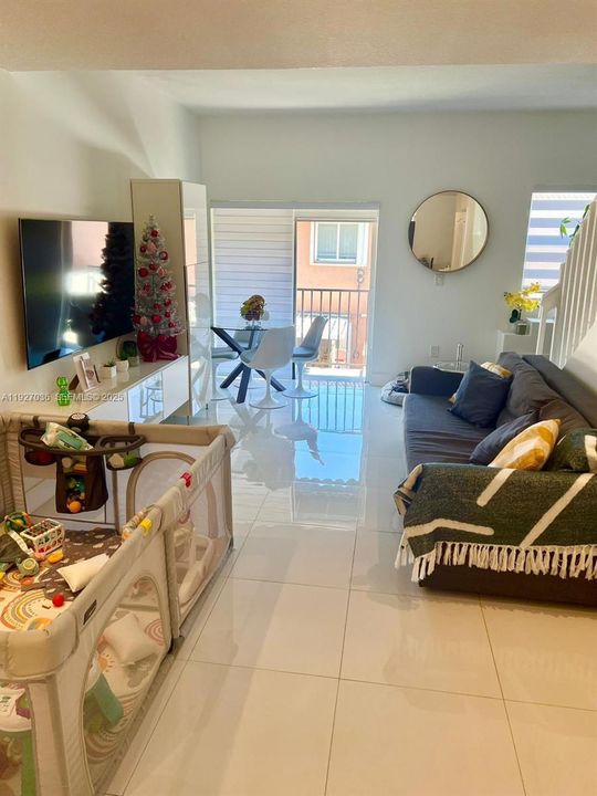 В аренду: $2,750 (2 спален, 2 ванн, 1200 Квадратных фут)