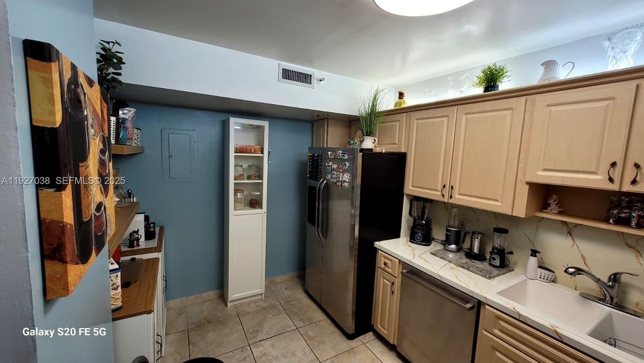 待售: $259,500 (2 贝兹, 2 浴室, 1132 平方英尺)