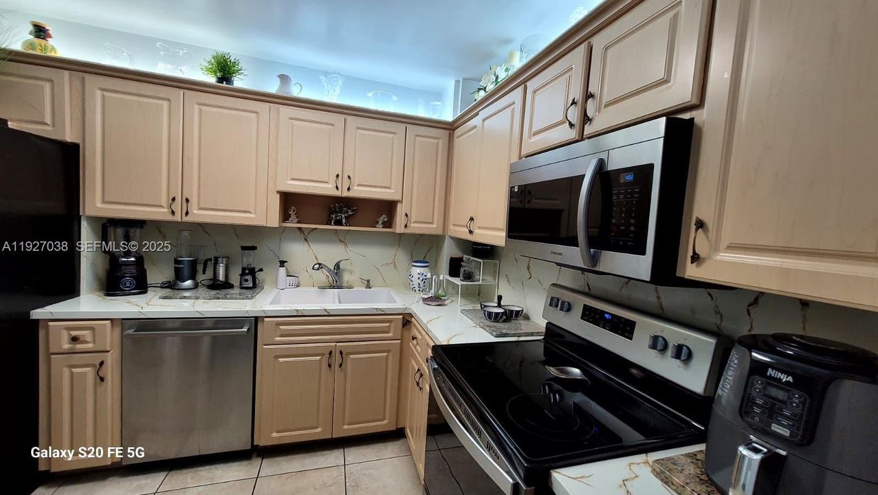 待售: $259,500 (2 贝兹, 2 浴室, 1132 平方英尺)